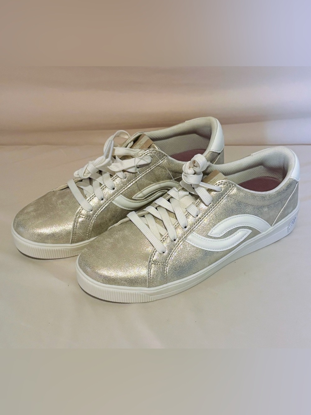 Rykä Women’s Silver Metallic Lace-Up Sneakers - nwot
